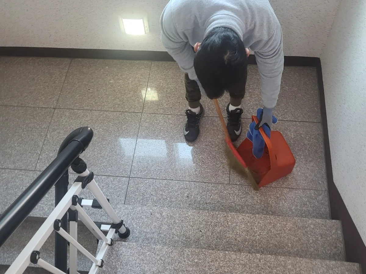 세종시 도담동 오피스 기계실 장비 주변 정밀 위생청소 사례 - 행진크린